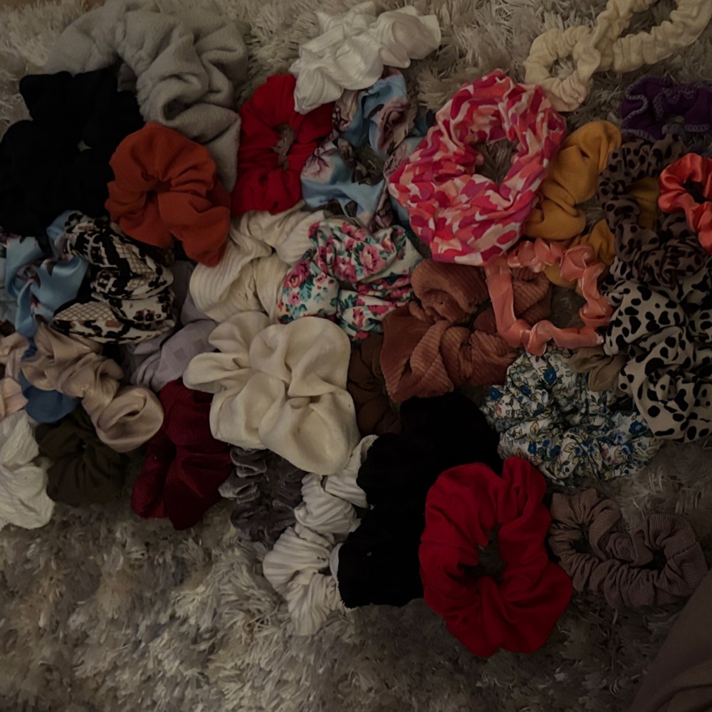 Adorable 34 Assorted Scrunchies Set all like new or new
